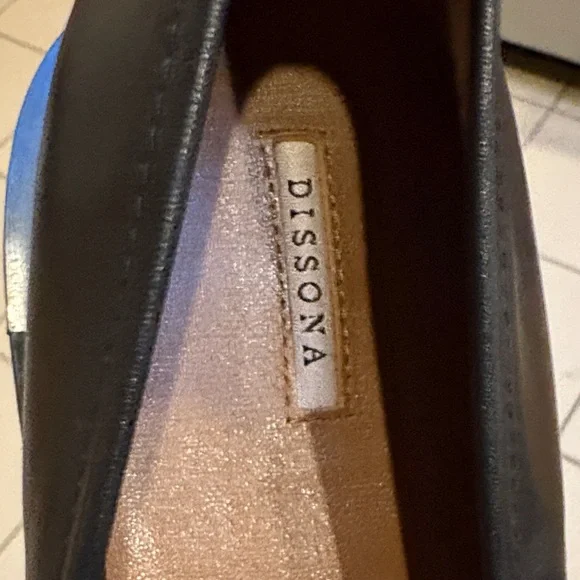 🧶Dissona NWOB Black Leather Lug Sole Loafers Gold Buckle Size EU 40 + Free Gift